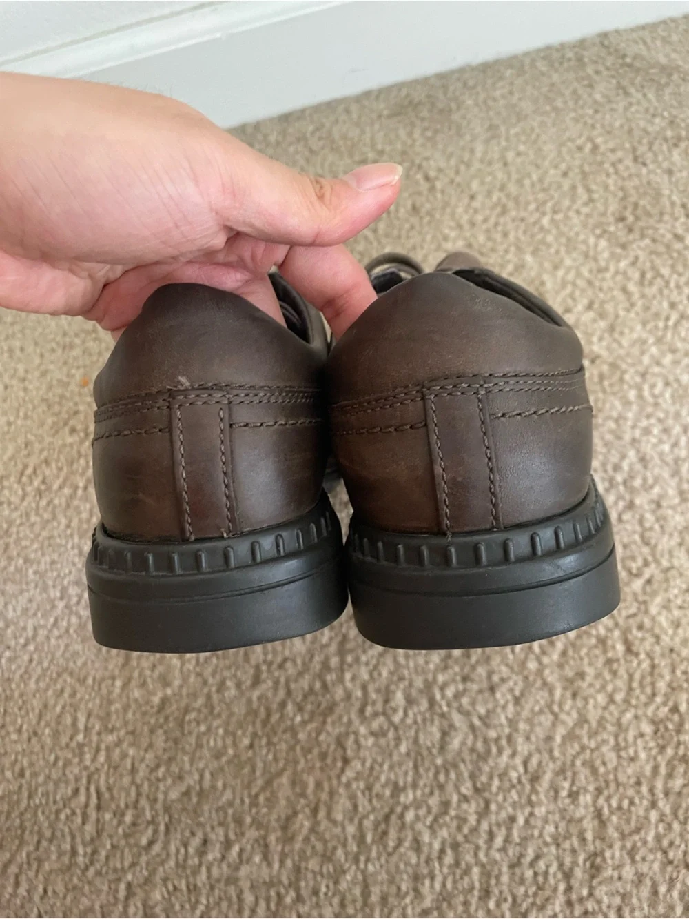 Men's UGG brown nubuck leather lace-up  oxford shoes (size 8)